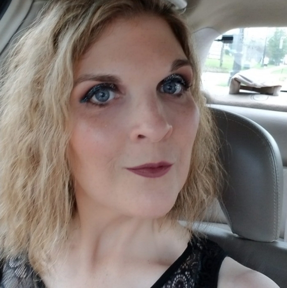 Meet your Posher, Jill - Picture 2 of 2